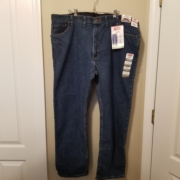 Wrangler Men's Blue Jeans NWT Men's Wrangler Relaxed Fit Comfort Flex Waistband - Picture 1 of 9